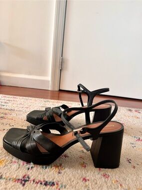 Reformation Maize Gathered Leather plataform Black Sandals Size 10